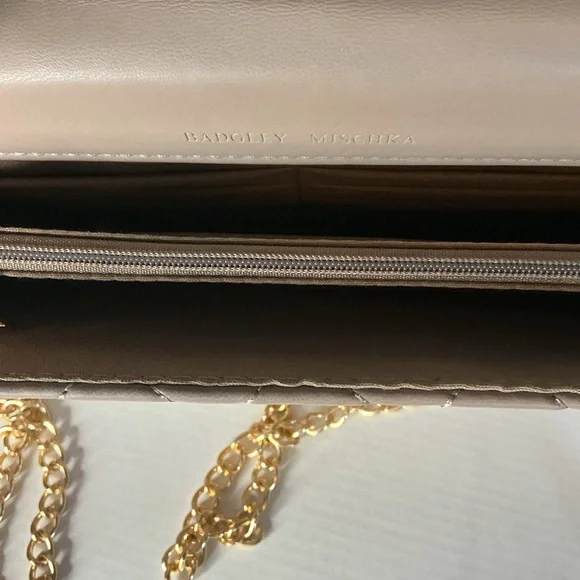 Badgley Mischka Quilted Taupe Crossbody Bag Gold Chain NWT Vegan Leather - Picture 8 of 12
